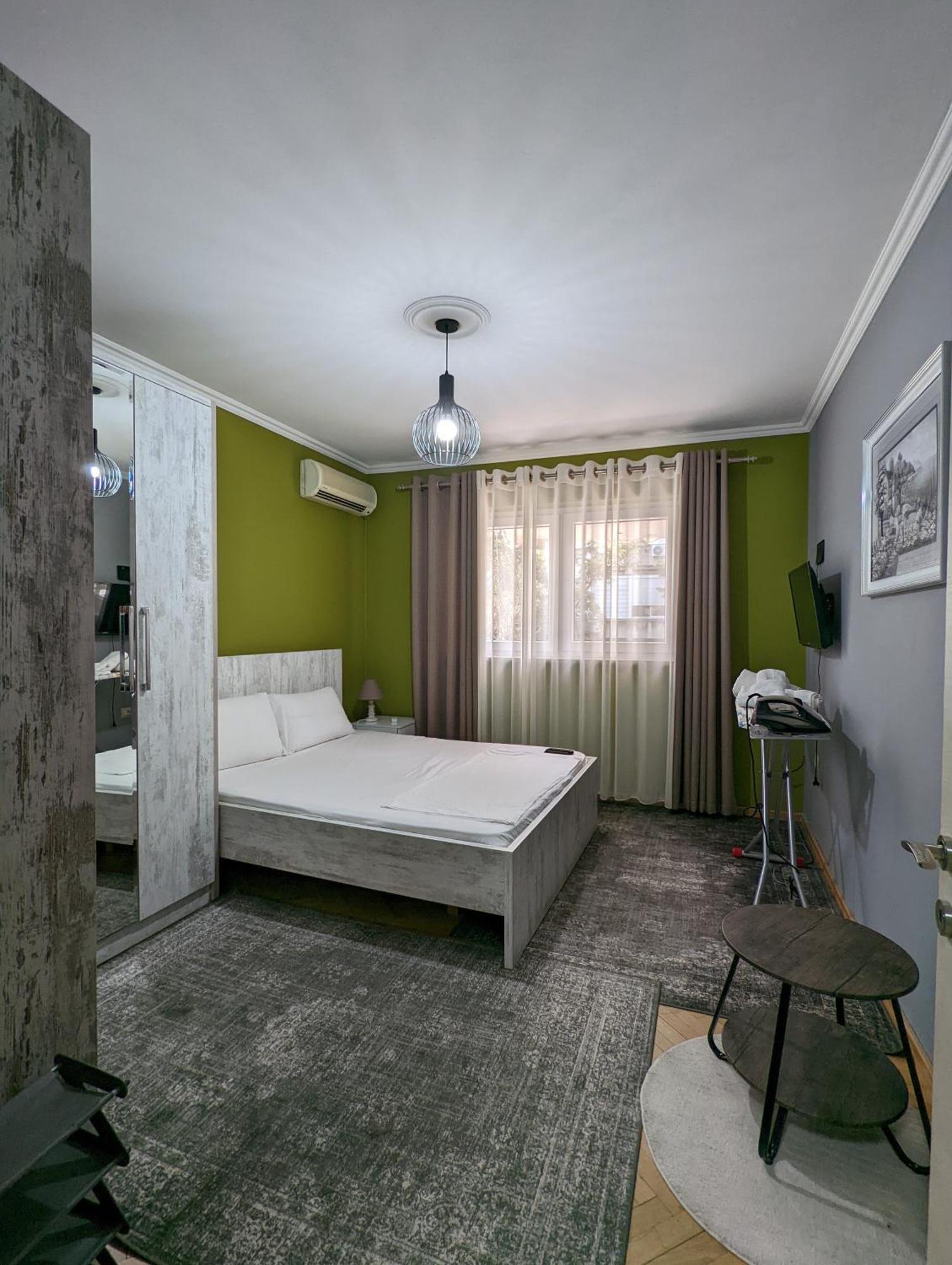 ティラナDowntown Retreat "Spiranca"アパートメント エクステリア 写真
